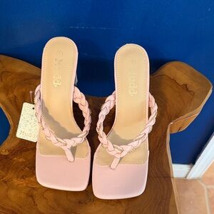 NWT Women’s Mudd Women's Light Pink Braided Sandals Size 9